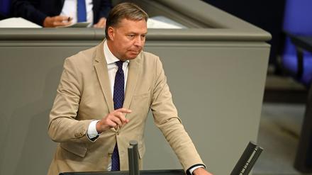 Stephan Mayer (CDU/CSU) spricht im Bundestag bei der Fortsetzung der Haushaltsberatungen.