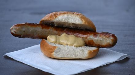 Wann und wo gab es die erste Bratwurst? Eine Urkunde könnte darüber Aufschluss geben. (Archivbild)