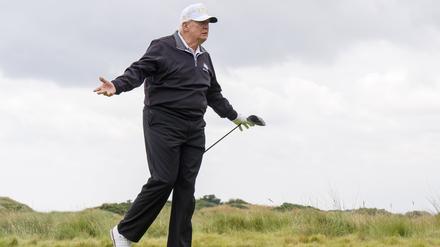 Großbritannien, Balmedie: US-Präsident Donald Trump nimmt an der Eröffnung des Trump International Golf Links teil, dem neuen Golfplatz des Präsidenten auf dem Menie Estate.