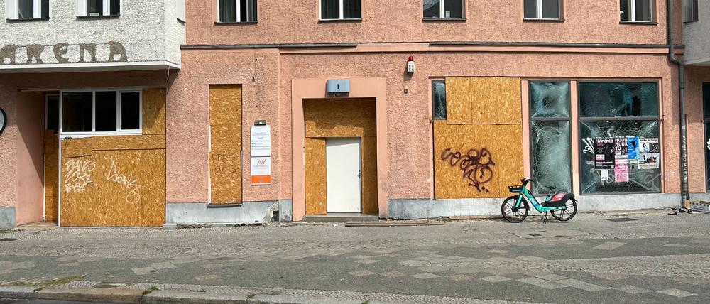 Schöneberger Wohnhäuser in der Hauptstraße, die in der Silvesternacht durch Kugelbomben beschädigt und noch nicht komplett saniert wurden. Credit: Alexander Conrad