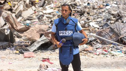 Anas al-Sharif bei einer Reportage in Gaza-Stadt im Oktober 2024. 