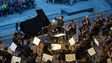 Eingespieltes Team. Dirigent Daniel Barenboim und Pianists Lang Lang am Sonntag in der Berliner Waldbühne.