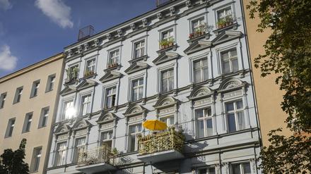 Altbaut-Fassade im Berliner Bezirk Charlottenburg Wilmersdorf. 