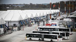 Die Leichtbauhallen am ehemaligen Flughafen Tegel.