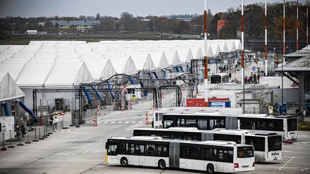 Die Unterkunft für Geflüchtete in Tegel - hier von oben im Herbst 2024 fotografiert.