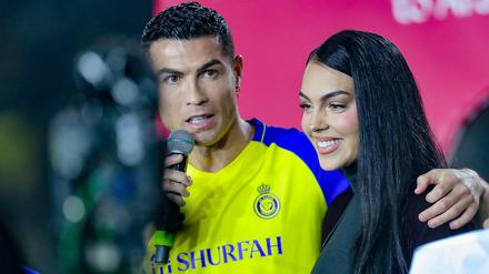 Cristiano Ronaldo presentation as new Al Nassr FC Georgina Rodriguez attends Portuguese football player Cristiano Ronaldo presentation as new Al Nassr FC player at Mrsool Park Stadium on January 03, 2023 in Riyadh, Saudi Arabia. Riyadh Mrsool Park Stadium Saudi Arabia PUBLICATIONxNOTxINxJPNxUK Copyright: xStringerx A49I0898