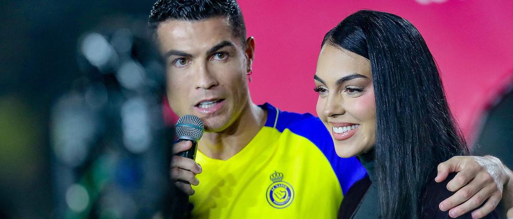 Cristiano Ronaldo presentation as new Al Nassr FC Georgina Rodriguez attends Portuguese football player Cristiano Ronaldo presentation as new Al Nassr FC player at Mrsool Park Stadium on January 03, 2023 in Riyadh, Saudi Arabia. Riyadh Mrsool Park Stadium Saudi Arabia PUBLICATIONxNOTxINxJPNxUK Copyright: xStringerx A49I0898