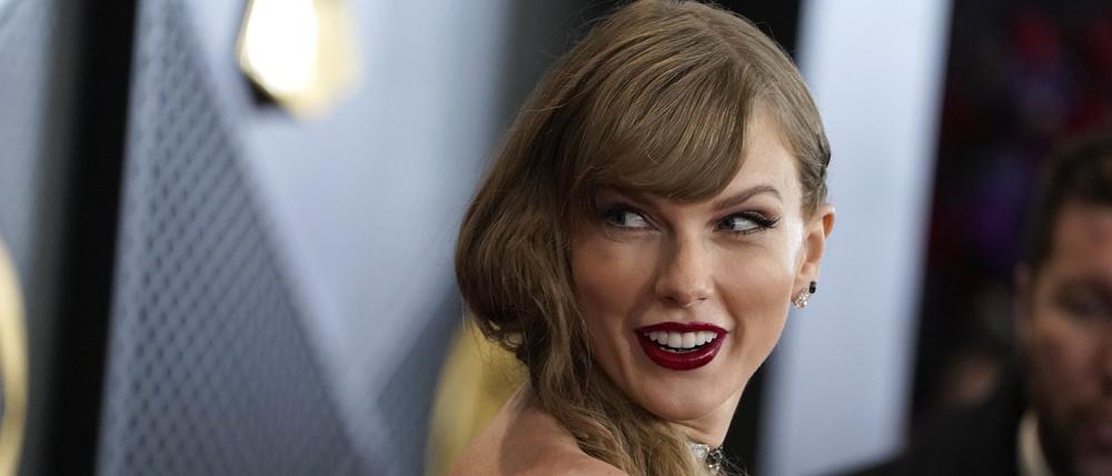 Taylor Swift kommt zur Verleihung der 66. jährlichen Grammy Awards (Symbolbild).