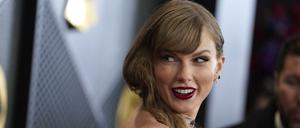 Taylor Swift kommt zur Verleihung der 66. jährlichen Grammy Awards (Symbolbild).
