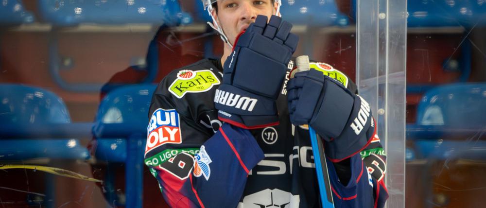 Kapitän Kai Wissmann von den Eisbären Berlin beim ersten öffentlichen Mannschaftstraining am Montag