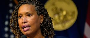 Muriel Bowser, Bürgermeisterin von Washington, spricht während einer Pressekonferenz über den Plan von Präsident Trump, wegen angeblich ausufernder Kriminalität in der Stadt die Polizei von Washington unter Bundeskontrolle zu stellen. 
