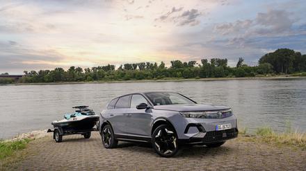 Bei Bedarf schleppt der Opel Grandland Electric AWD Anhängelasten bis zu 1350 Kilogramm.