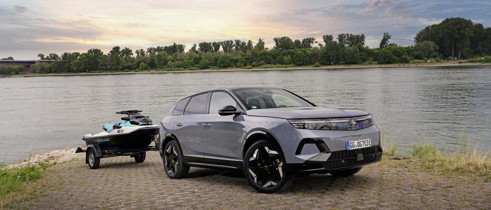 Bei Bedarf schleppt der Opel Grandland Electric AWD Anhängelasten bis zu 1350 Kilogramm.