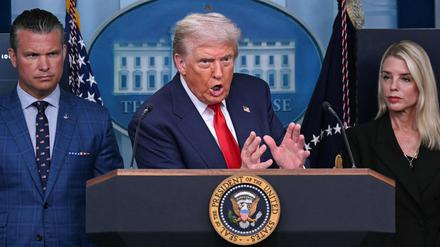 Am Montag verkündete US-Präsident Donald Trump den „Tag der Befreiung“ für Washington D.C. neben seinem Verteidigungsminister Pete Hegseth (links) und Justizministerin Pam Bondi. 