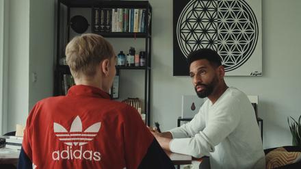 Der Rohkost-Unternehmer Mister Raw mit seinem Schützling Timo. 