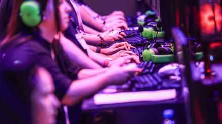 Auch dieses Jahr wird bei der Gamescom wieder großer Andrang an den Gaming-Computern erwartet. (Archivbild)