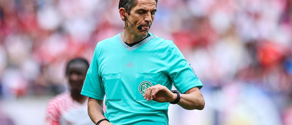 Schiedsrichter Deniz Aytekin: Wie lange nachspielen?