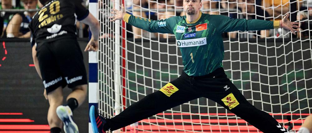 Magdeburgs Torhüter Sergey Hernandez (r) war ein Garant beim Gewinn der Champions League