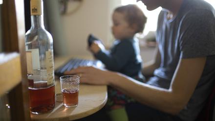 Kinder von alkoholkranken Eltern haben ein erhöhtes Risiko, später selbst krank zu werden.