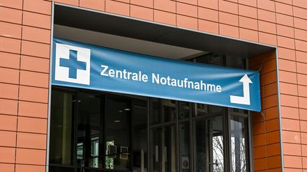 Die Hitze mit über 30 Grad kann Gesundheitsprobleme auslösen - Notaufnahmen sind darauf vorbereitet. (Archivbild)
