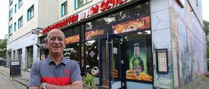 Neues Restaurant am Schlaatz Potsdam. Im ehemaligen "Full House" hat ein neues Lokal eröffnet. Ahmet Dumlu (Foto), der auch einen Dönerladen betreibt, bietet im "Café und Biergarten Am Schlaatz" arabische Küche im Wohngebiet.