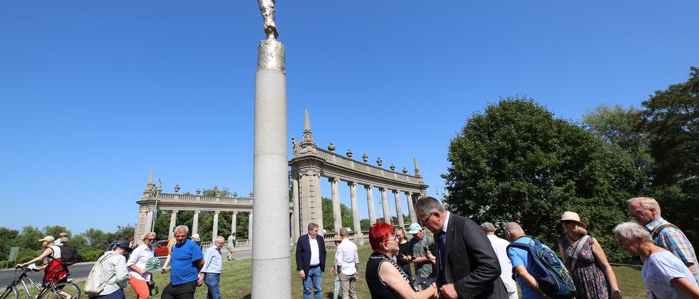 Gedenkveranstaltung am Mauerdenkmal Nike 89 an der Glienicker Brücke Potsdam.