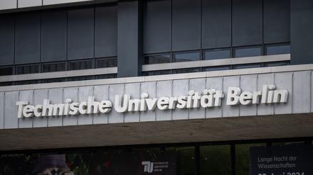Die Technische Universität ringt um die Entscheidung, ob sie gegen das Land Berlin wegen der Kürzungen klagt.