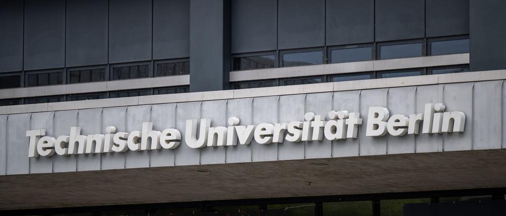 Die Technische Universität ringt um die Entscheidung, ob sie gegen das Land Berlin wegen der Kürzungen klagt.