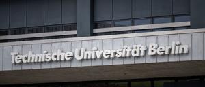 Die Technische Universität ringt um die Entscheidung, ob sie gegen das Land Berlin wegen der Kürzungen klagt.