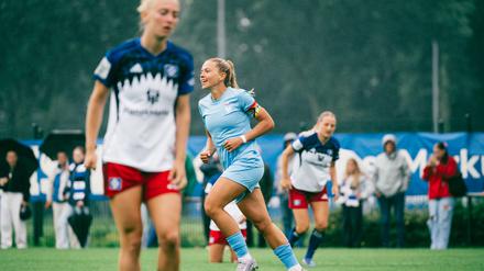 Nina Ehegötz trug bereits im Testspiel gegen den HSV die Kapitänsbinde. 