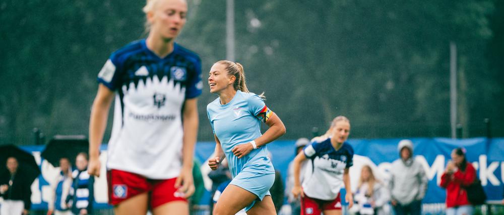 Nina Ehegötz trug bereits im Testspiel gegen den HSV die Kapitänsbinde.