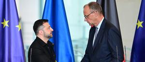 Der ukrainische Präsident Wolodymyr Selenskyj und Bundeskanzler Friedrich Merz bei einem Pressestatement.