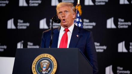 Trump droht Putin mit Konsequenzen.