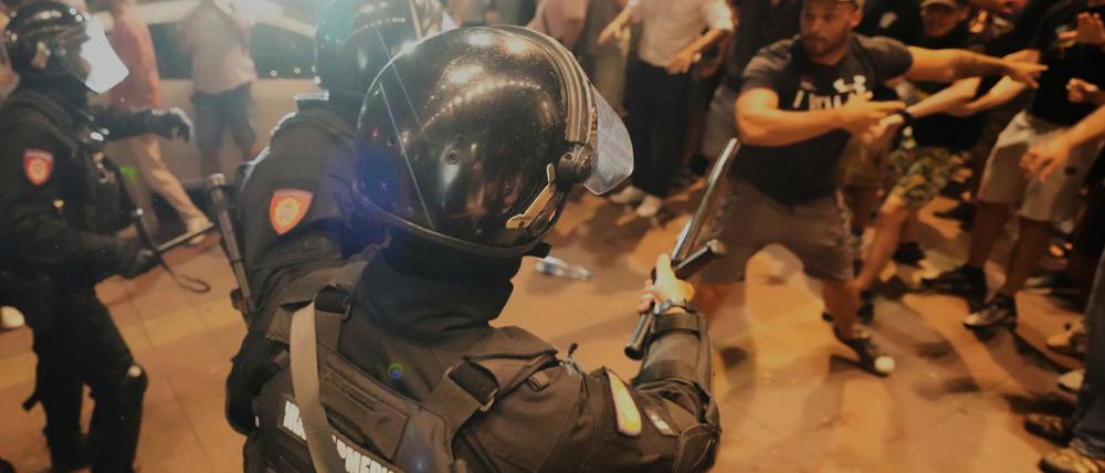 Laut Staatschef Vucic wurden Dutzende Zivilisten und auch mehrere Militärpolizisten verletzt. (Archivbild)
