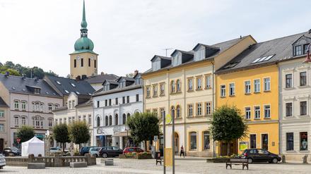Der Marktplatz von Sebnitz in Sachsen, Deutschland.