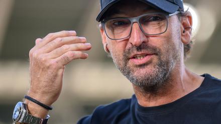 Energie-Trainer Wollitz sieht sein Team im Pokal in der Außenseiterrolle.
