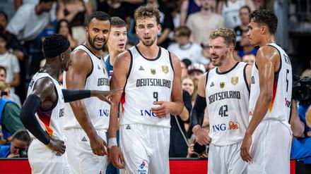 Die deutsche Nationalmannschaft rund um Dennis Schröder und Franz Wagner trifft bei der EM am 27. August zuerst auf Montenegro.