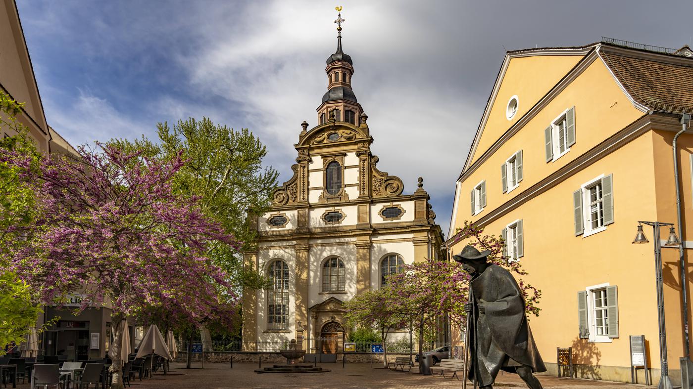 -Mit-Menschen-ber-die-so-viel-gesprochen-wird-Speyer-l-dt-Merz-nach-Stadtbild-Aussage-zur-Teilnahme-an-Einb-rgerungsfeier-ein