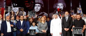 Gedenken für den Kollegen Anas al-Sharif im Studio in Doha: Insgesamt acht Korrespondenten und Techniker al-Dschasiras hat Israel in Gaza seit Oktober 2023 getötet.