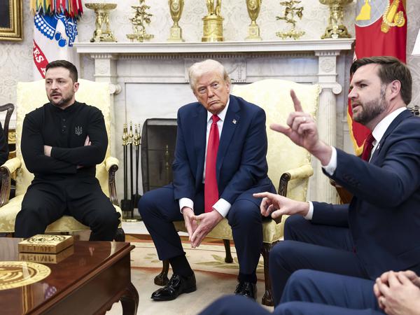 Trump welcomes President Volodymyr Zelenskyy of Ukraine to the White House US Vice President JD Vance R speaks during a meeting between US President Donald Trump C and Ukrainian President Volodymyr Zelensky L in the Oval Office of the White House in Washington, DC, USA, 28 February 2025. Zelensky is in Washington to sign the framework of a deal, pushed by President Trump, to share Ukrainess mineral wealth with the US. Credit: Jim LoScalzo / Pool via CNP/AdMedia Washington District of Columbia United States of America EDITORIAL USE ONLY PUBLICATIONxNOTxINxUKxAUS Copyright: xx JLX45-5254362 CNP/AdMediax admphotostwo921949
