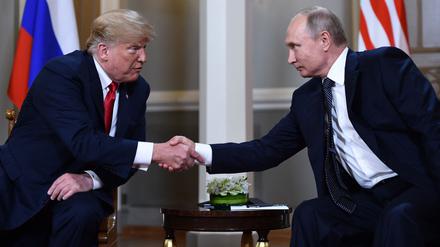 Händeschütteln im Juli 2018: Am Freitag wollen sich Donald Trump und Wladimir Putin seit Jahren zum ersten Mal wieder treffen.