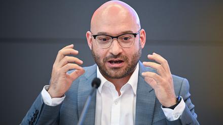 Brandenburgs Innenminister René Wilke (parteilos) ist überzeugt, dass die AfD den demokratischen Staat zerstören will.