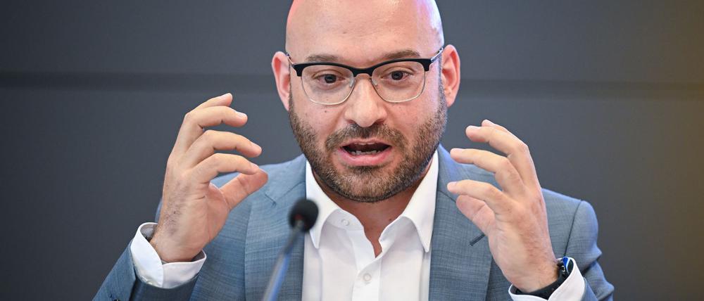 Brandenburgs Innenminister René Wilke (parteilos) ist überzeugt, dass die AfD den demokratischen Staat zerstören will.