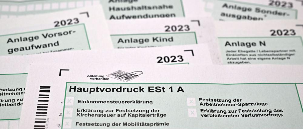 Einer ausgewählten Gruppe von Steuerpflichtigen schickt das Finanzamt Kassel einen Vorschlag für die Steuererklärung (Symbolbild). 
