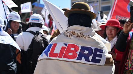 Liberale Konzepte wie die von Argentiniens Präsident Milei sind in Bolivien derzeit beliebt. Das Land steckt in einer politischen und wirtschaftlichen Krise.