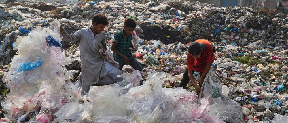 Plastikabfall wird auch exportiert und sorgt in vielen Entwicklungsländern für Probleme. (Archivbild)