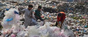 Plastikabfall wird auch exportiert und sorgt in vielen Entwicklungsländern für Probleme. (Archivbild)