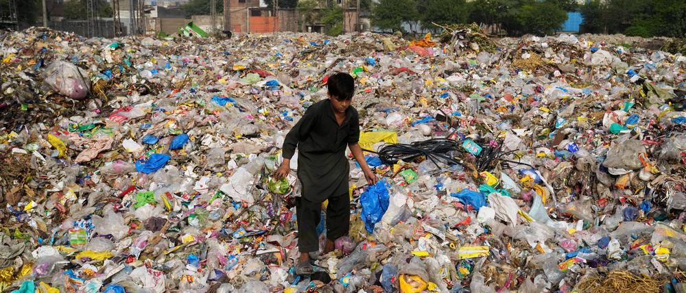 Plastikabfall wird auch exportiert und sorgt in vielen Entwicklungsländern für Probleme. (Archivbild)