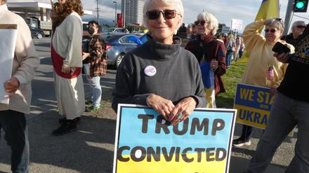 Petra kann nicht verstehen, warum Trump dem Kremlchef „den roten Teppich“ ausrollt. 