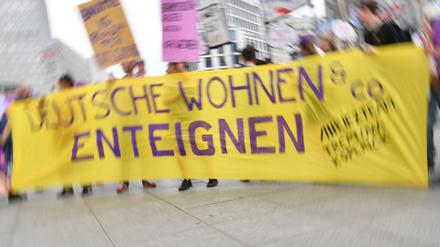 Die Initiative "Deutsche Wohnen & Co enteignen" arbeitet an einem eigenen Gesetzentwurf. (Archivbild)